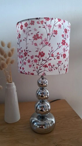 Abat-jour sur mesure en tissu floral, création textile coordonnée