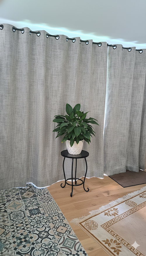 Rideaux sur mesure en lin clair, confection artisanale pour intérieur lumineux