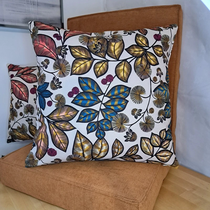 Coussins décoratifs sur mesure à motifs végétaux, harmonie textile et finitions soignées